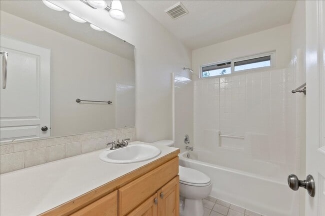 Building Photo - Quiet, Convenient, and Spacious 5 Bedroom 4 Bathroom Home