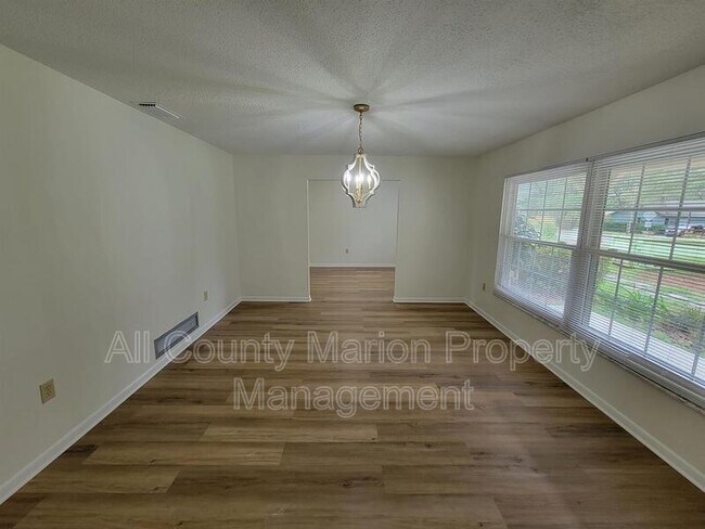 Building Photo - 1511 SE 40th Ct
