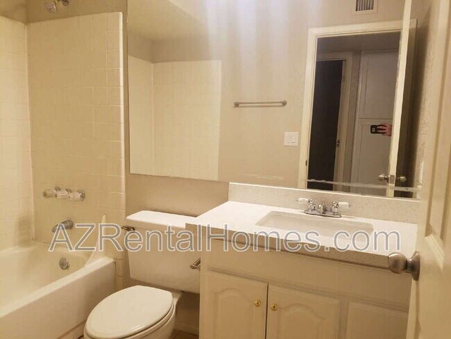 Building Photo - 609 E Mesquite Cir