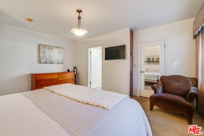 Building Photo - 200 S Wetherly Dr