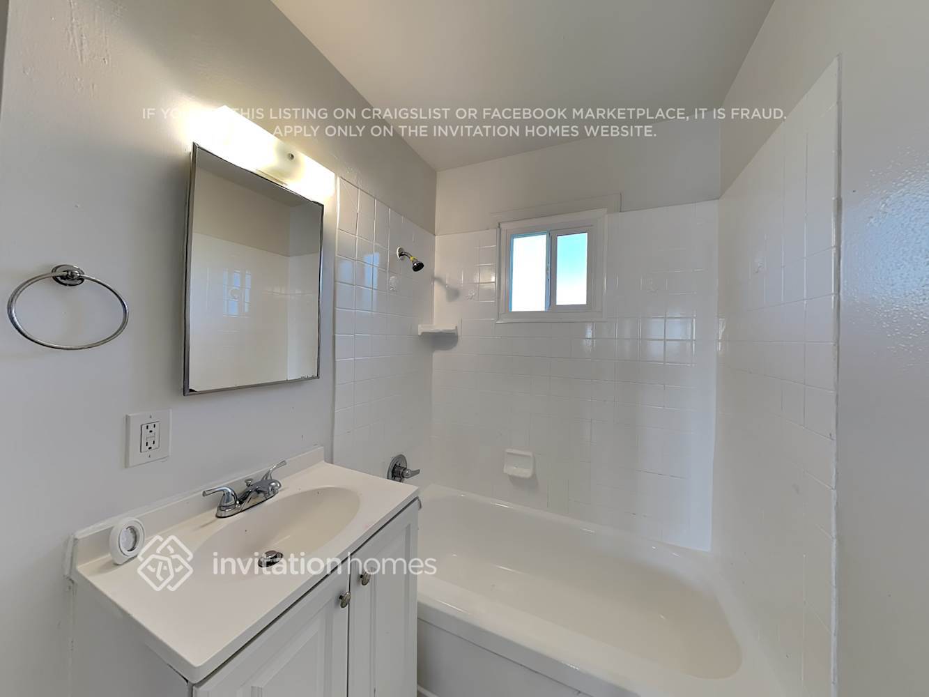 Building Photo - 10480 Hole Ave