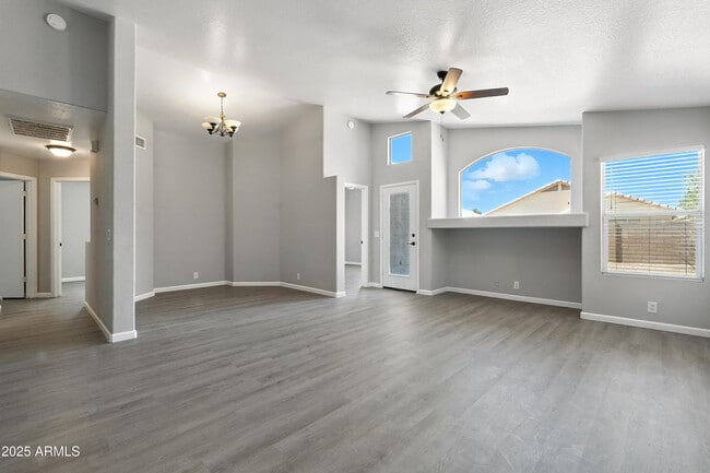 Building Photo - 1424 E Binner Dr