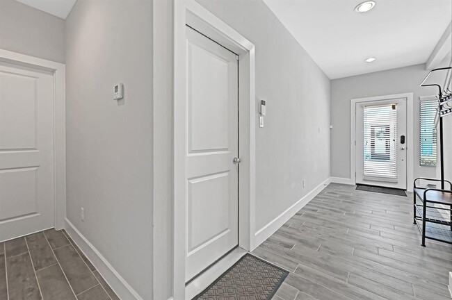 Building Photo - 420 Drennan St