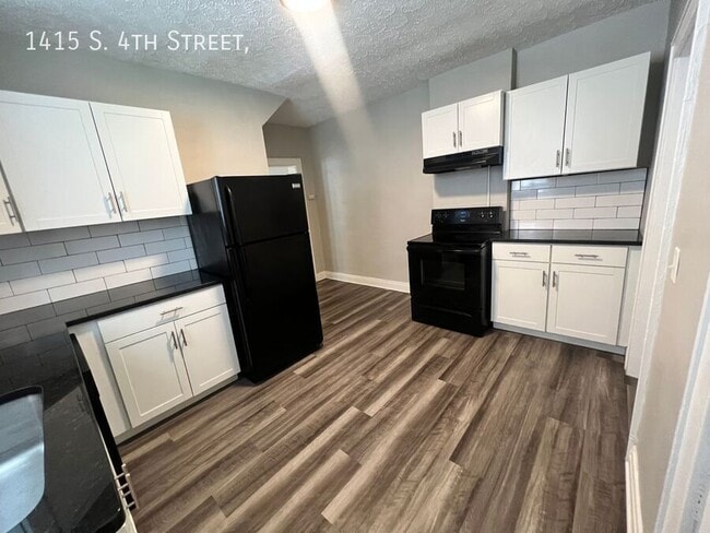 Building Photo - 1415 S 4th St