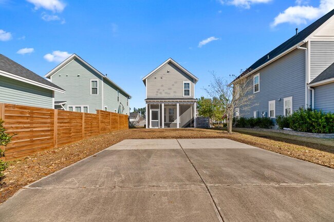 Building Photo - 313 Oak Bend St