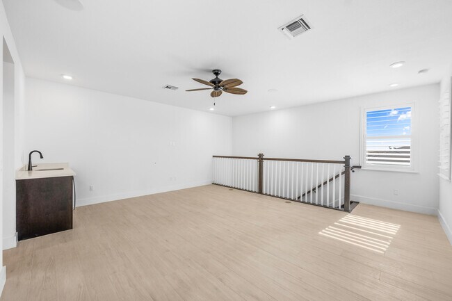 Building Photo - 15763 Longboat Key Dr