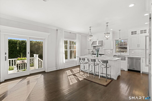 Building Photo - 228 Eastlawn St