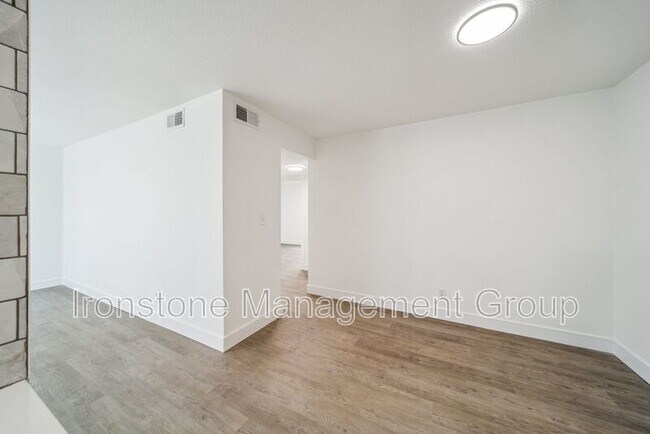 Building Photo - 3165 E 49th St