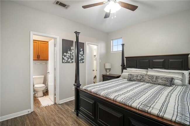 Building Photo - 2903 McLaren Dr