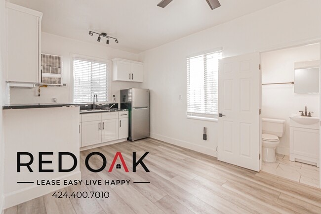 Building Photo - 1017 S Kingsley Dr