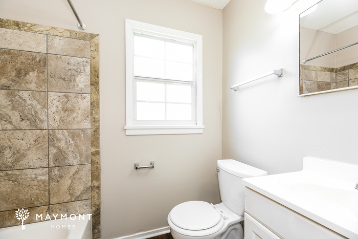 Building Photo - 5715 Green Forest Dr