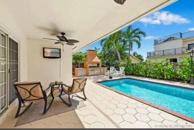 Building Photo - 15770 SW 141st Ct