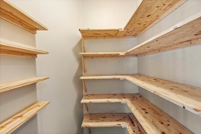 Building Photo - 1922 Coral St