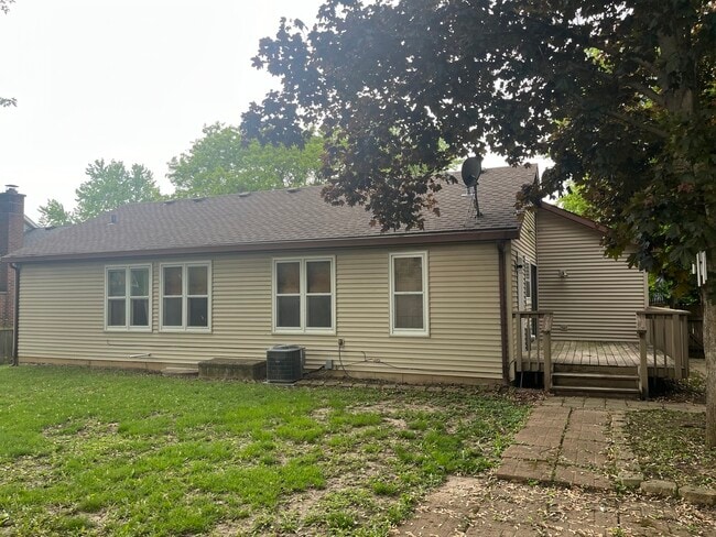 Building Photo - 821 Brentwood Dr