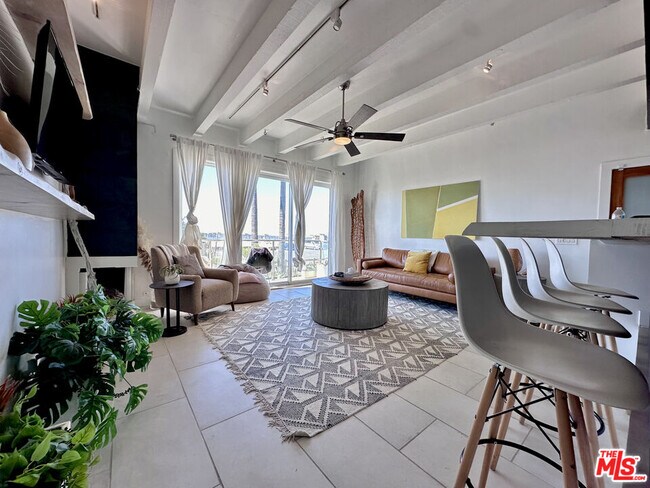 Building Photo - 3215 Ocean Front Walk