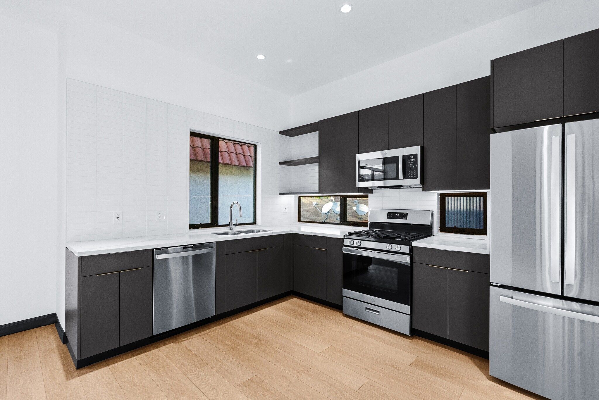 Building Photo - 922 W Clark Ave