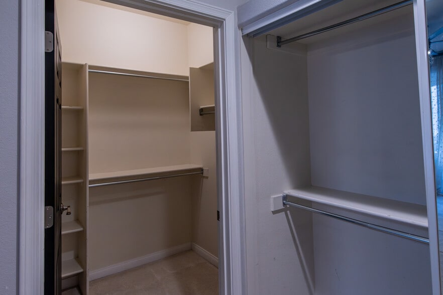 Building Photo - 9550 E Thunderbird Rd