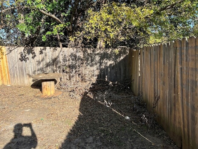 Building Photo - 1509 N Grant Dr