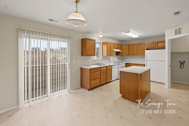 Building Photo - CHARMING 3BD/2BA CONDO featuring FRESH UPDATES - Security Deposit Waiver Available