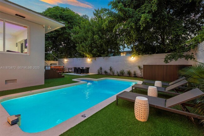 Building Photo - 1019 NE 87th St