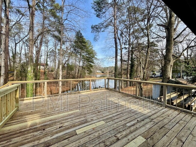 Building Photo - 1422 Beaver Dam Rd