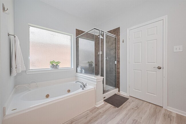 Building Photo - 14 Sprite Woods Pl