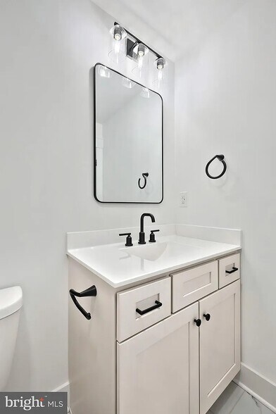 Building Photo - 1024 Trinity Rd