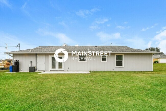 Building Photo - 3 Bedroom Pet-Friendly Home in CAPE CORAL, FL with Main Street Renewal