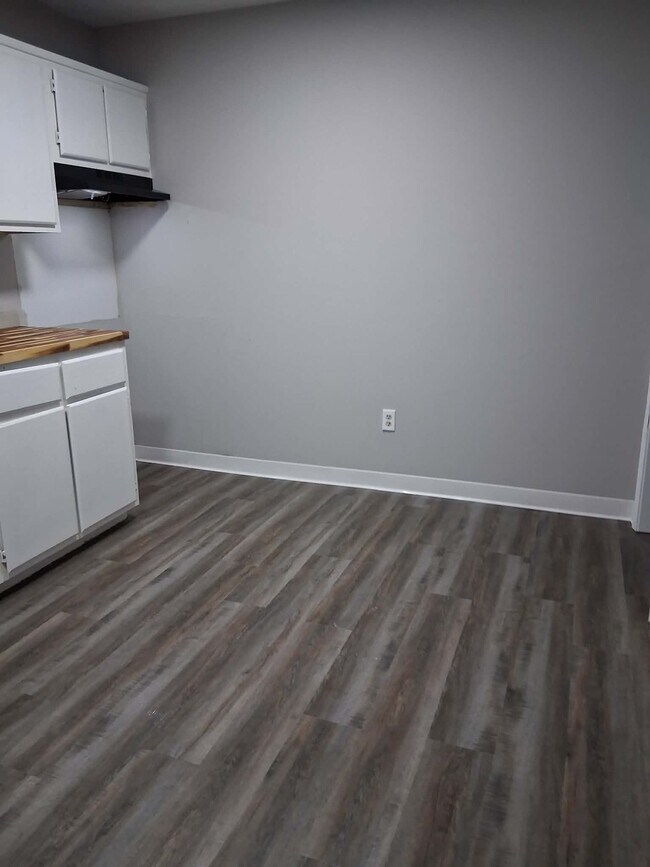 Building Photo - 1254 Fairground Rd