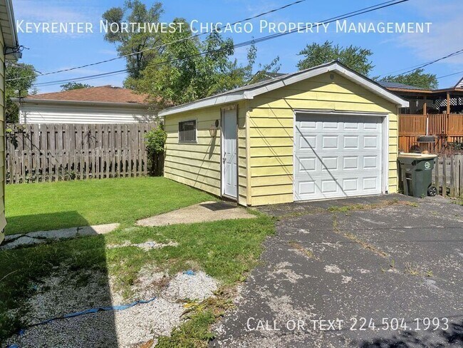 Building Photo - 912 W Oakwood Dr