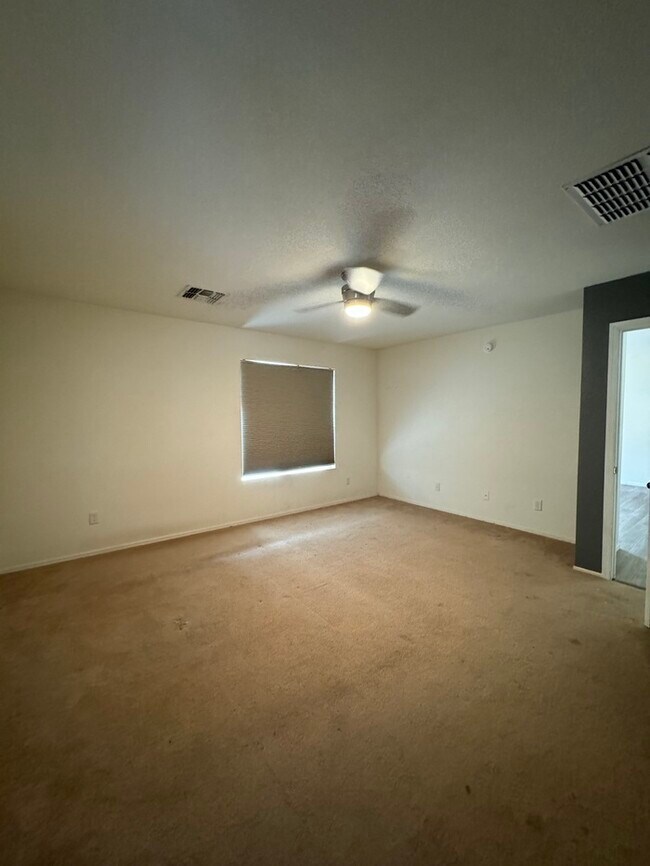 Building Photo - HOUSE FOR RENT