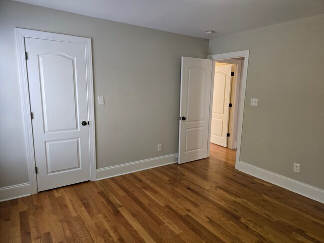 Building Photo - 3653 Pleasants Ridge Dr