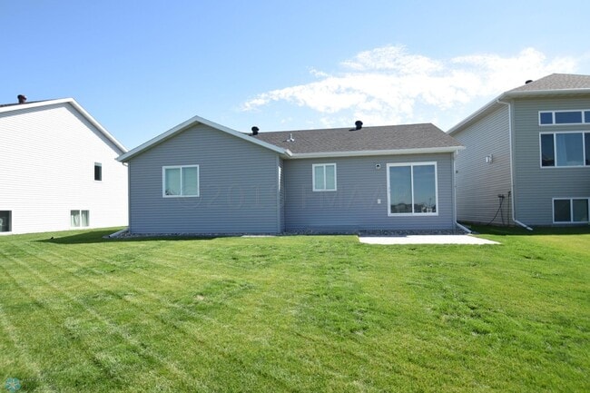 Building Photo - Spacious & Modern 4 Bed 3 Bath Home in Far...