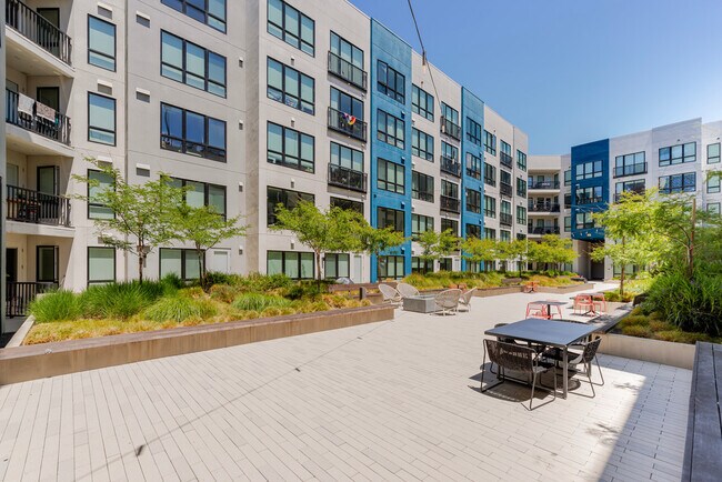 Building Photo - 238 13th St