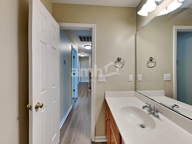 Building Photo - 516 Littleport Dr