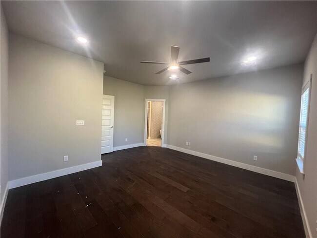 Building Photo - 7202 SW Basswood Ave