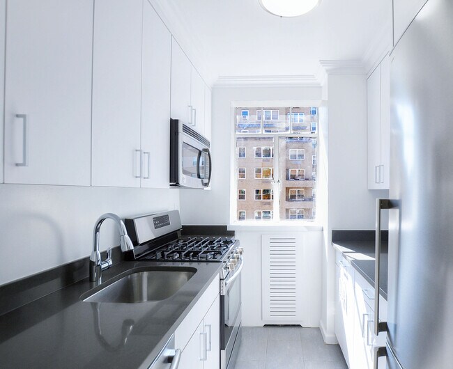 Building Photo - 20 Fifth Ave-ev2B