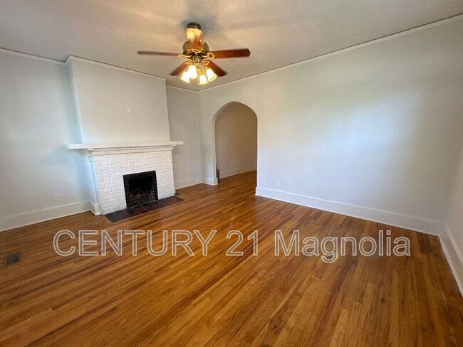 Building Photo - 1112 Troupe St