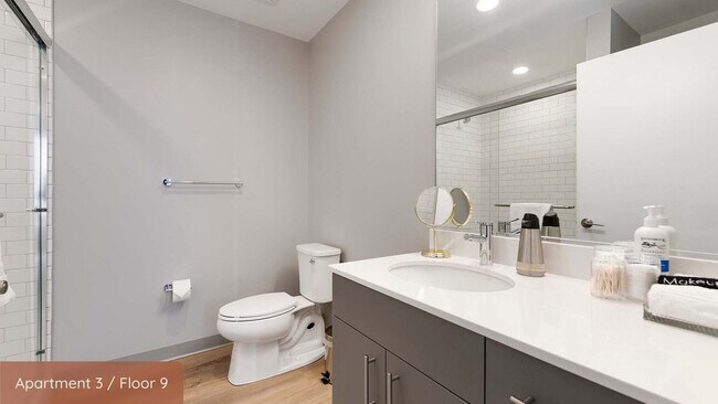 Building Photo - 853 W Blackhawk St