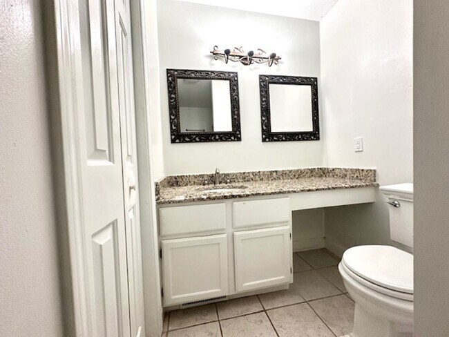 Building Photo - LIVE IN THE HEART OF FOREST ACRES