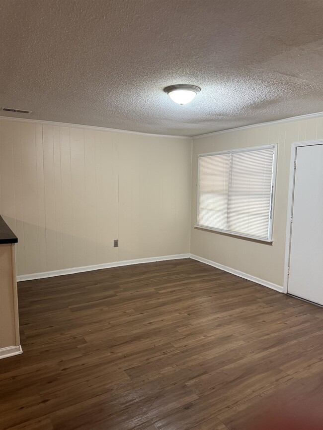 Building Photo - 1257 S Perkins Rd