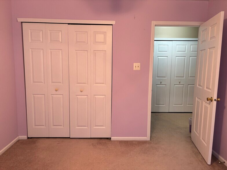 Building Photo - 637 Muhlenberg Dr