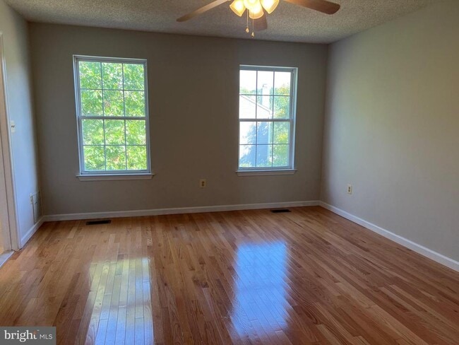 Building Photo - 53 E Shrewsbury Pl