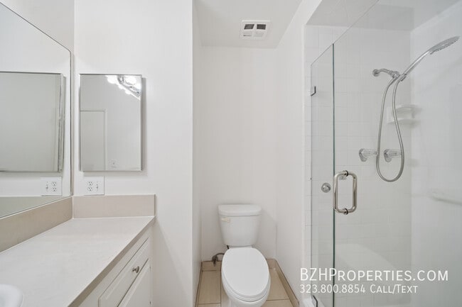 Building Photo - 333 S Elm Dr