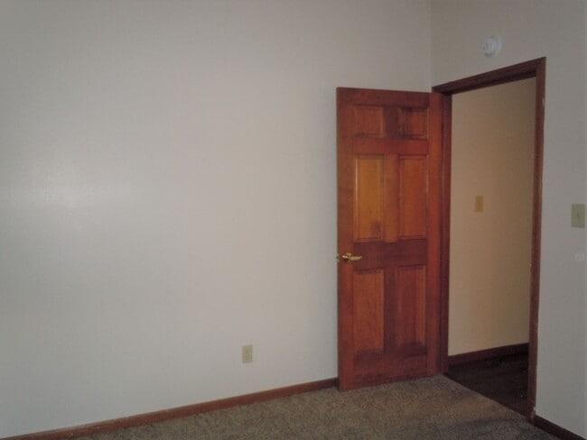 Building Photo - 3-4 Bedroom Executive Home on 5 Acres has 4 Baths and a 3 Car Garage!!