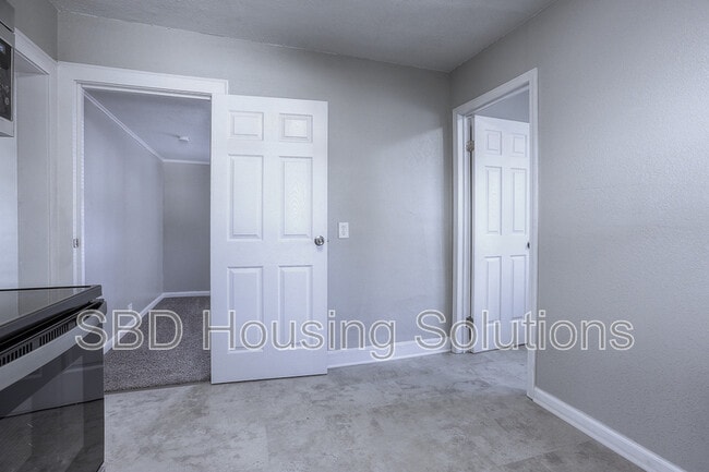 Building Photo - 1502 N Main St