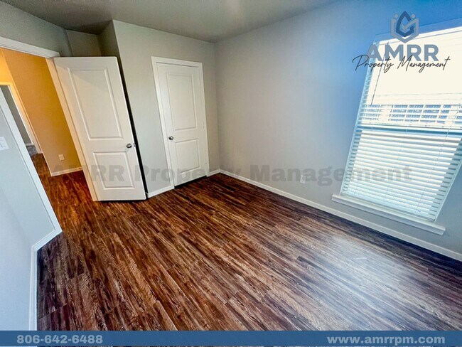 Building Photo - 3 Bedroom Home Available For Spring Pre-Lease