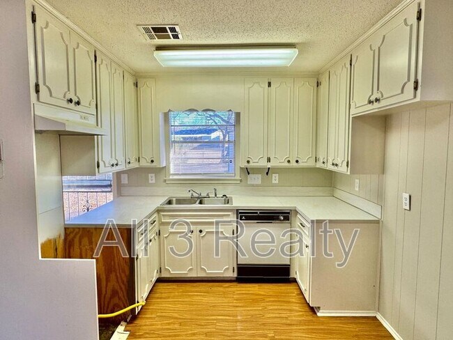 Building Photo - 6204 Lycoming Rd