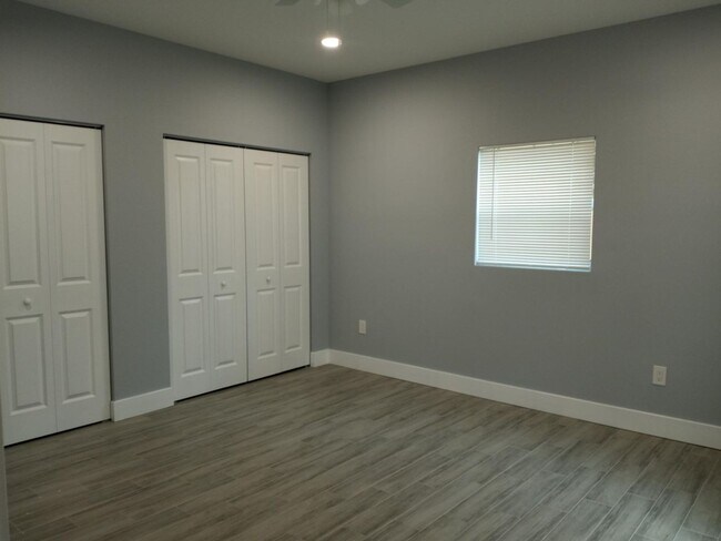 Building Photo - Emerick 205