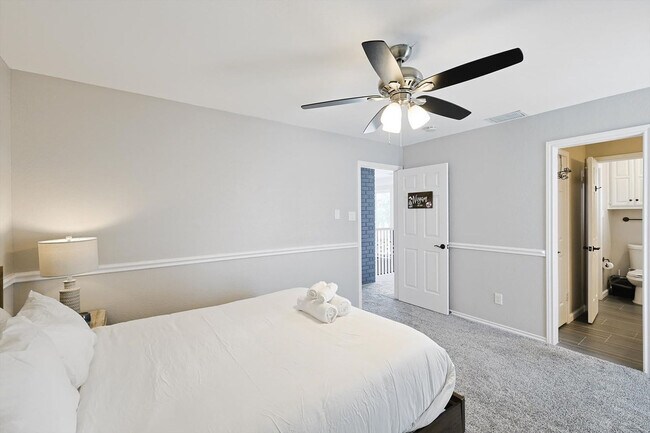 Building Photo - 4710 Scenic Dr